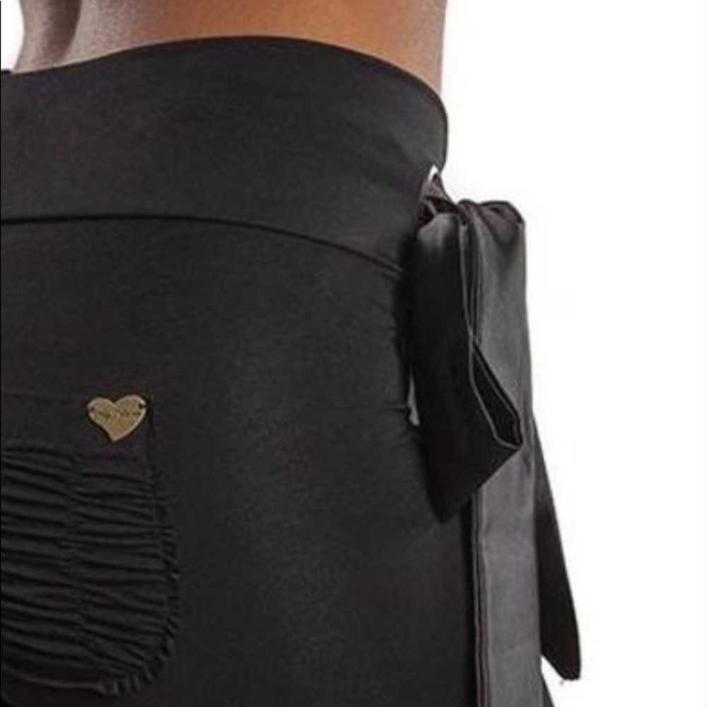 Cute booty leggings with adjustable tie side bow